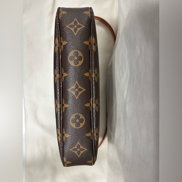 Louis Vuitton Pochette w/ original dust bag, box, ribbon, & sales bag - Picture 11 of 17